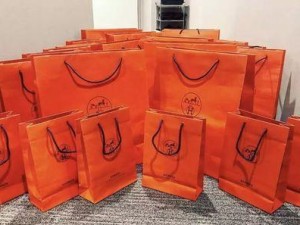 成功实现年入2000万的秘诀（创业者如何在竞争激烈的市场中取得巨大财富？）