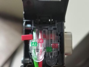 电脑换dp接口后开机照屏