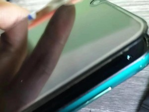 解胶剂 手机屏幕怎么清理,胶水粘屏幕，清洁大作战
